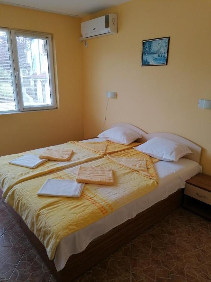 Villa Krisia Apartments Sozopol Bagian luar foto