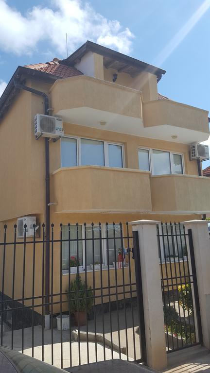 Villa Krisia Apartments Sozopol Bagian luar foto
