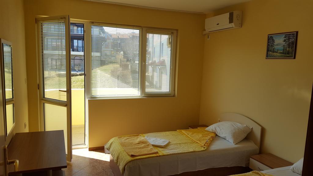 Villa Krisia Apartments Sozopol Bagian luar foto