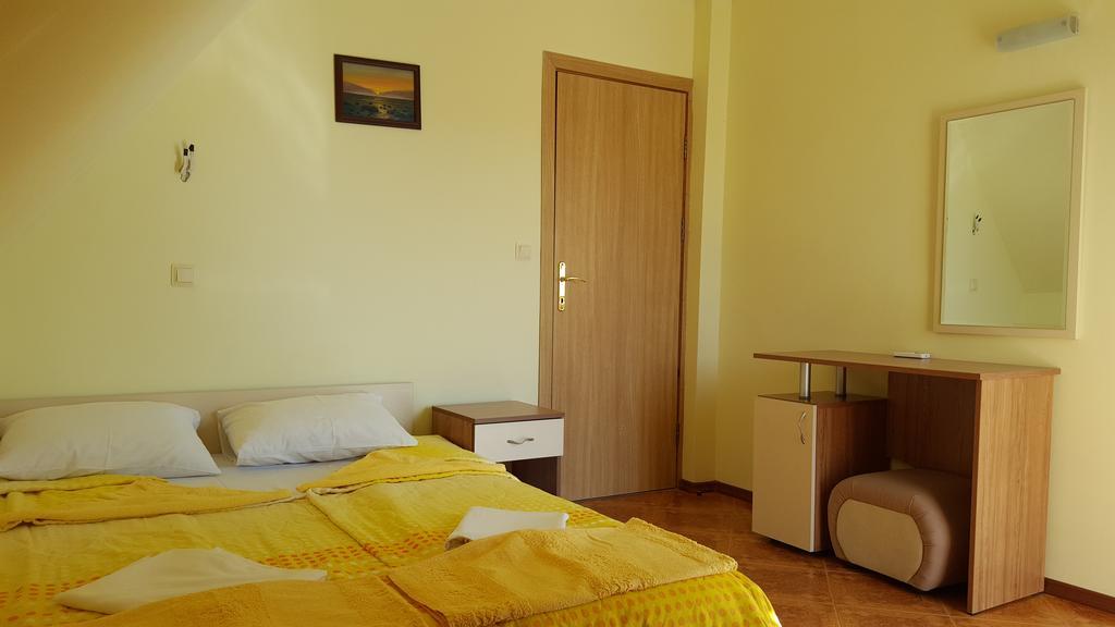 Villa Krisia Apartments Sozopol Bagian luar foto